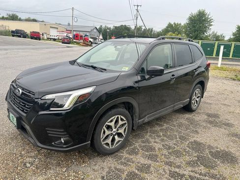 Used 2024 Subaru Forester Premium AWD/4WD image 9