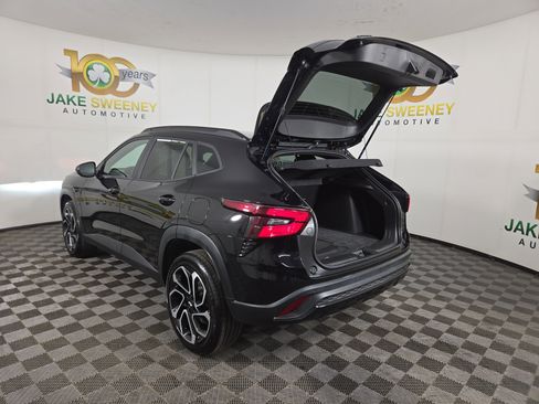 Certified 2025 Chevrolet Trax RS image 29
