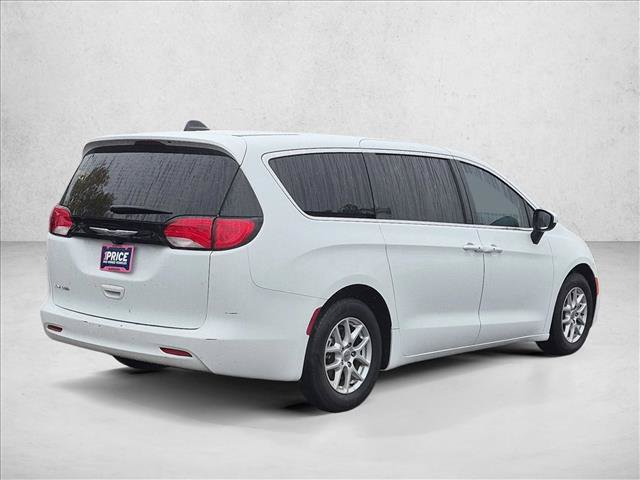 Used 2022 Chrysler Voyager LX FWD image 3