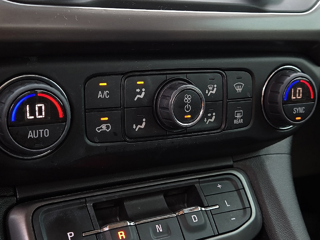 Used 2023 GMC Acadia AT4 w/ Technology Package AWD/4WD image 17
