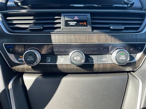 Used 2018 Honda Accord Touring image 18