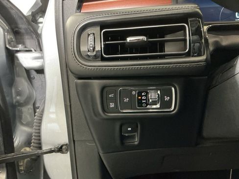 Used 2022 Lincoln Nautilus Reserve AWD/4WD image 17