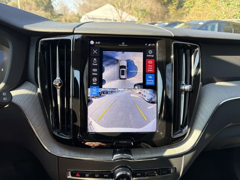 Certified 2025 Volvo XC60 B5 Plus image 25