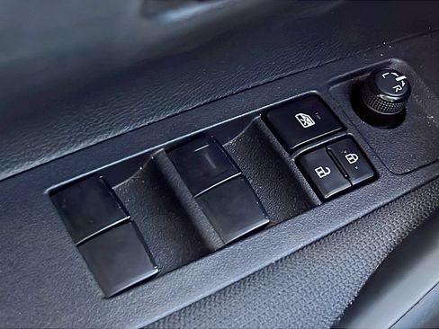 Used 2022 Toyota Corolla LE FWD image 17