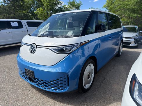 Used 2025 Volkswagen ID. Buzz 1st Edition RWD image 10