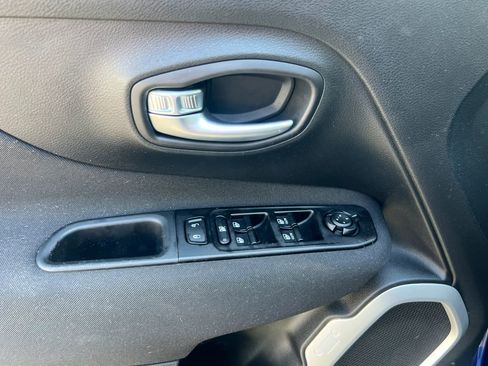 Used 2021 Jeep Renegade Sport FWD image 13