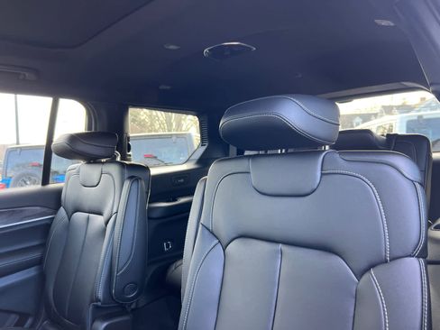 New 2025 Jeep Grand Cherokee L Limited w/ Black Appearance Package image 31
