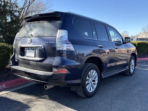 Used 2022 Lexus GX 460 image 3