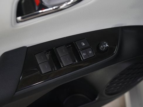 Used 2020 Toyota Prius XLE w/ Advanced Technology Package FWD image 19