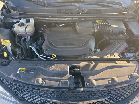 Used 2020 Chrysler Pacifica Touring w/ S Appearance Package image 23
