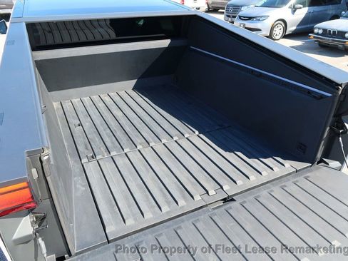 Used 2024 Tesla Cybertruck AWD Crew Cab image 21