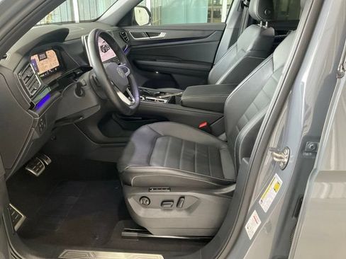 Used 2024 Volkswagen Atlas Cross Sport SEL R-Line AWD/4WD image 4