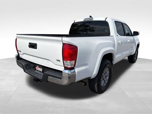 Used 2019 Toyota Tacoma SR5 AWD/4WD image 7