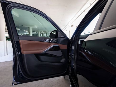 Certified 2025 BMW X6 xDrive40i image 14