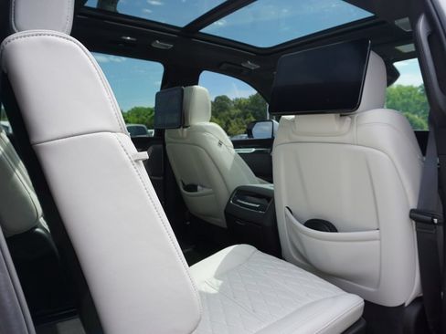 Used 2025 Cadillac Escalade ESV V AWD/4WD image 48