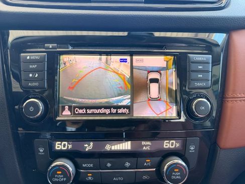 Used 2018 Nissan Rogue SL w/ Premium Package FWD image 16