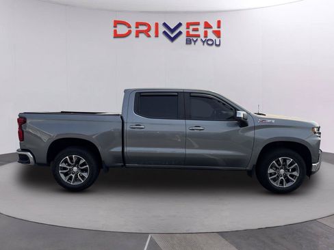 Used 2022 Chevrolet Silverado 1500 LT AWD/4WD image 41