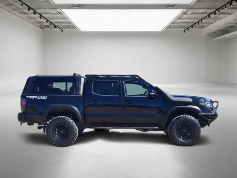 Used 2023 Toyota Tacoma TRD Off-Road w/ Advanced Technology Package AWD/4WD image 7