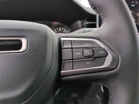 Used 2024 Jeep Compass Latitude w/ Convenience Group image 14