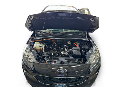 Certified 2022 Ford Escape Titanium AWD/4WD image 16