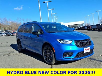 New 2026 Chrysler Pacifica Select w/ S Appearance Package