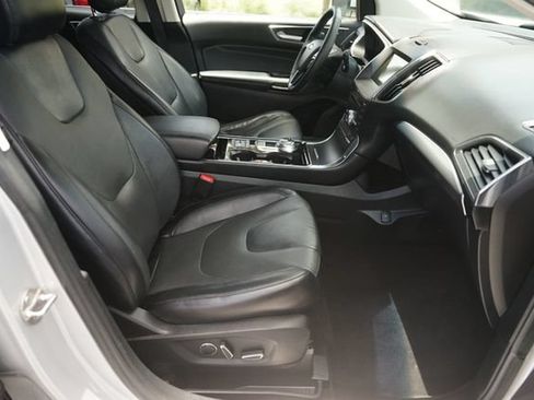 Used 2019 Ford Edge Titanium w/ Equipment Group 301A FWD image 19