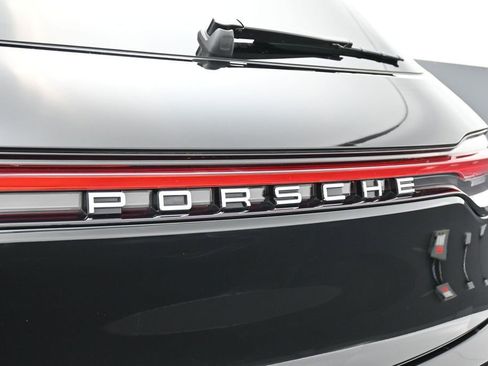 Certified 2026 Porsche Macan AWD/4WD image 14