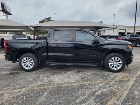 Used 2024 Chevrolet Silverado 1500 Custom image 2