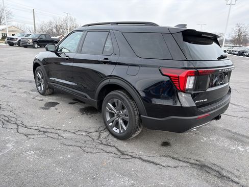 New 2026 Ford Explorer Active w/ Active Comfort Package image 3