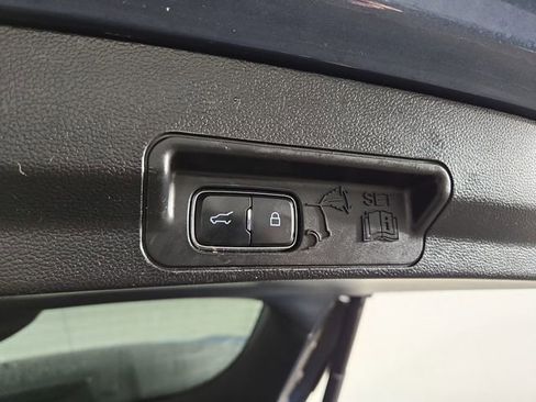 Used 2020 Ford Explorer XLT w/ Comfort Package RWD image 29