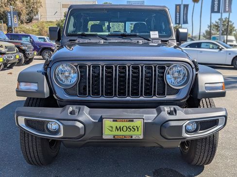 New 2026 Jeep Gladiator Sport image 11