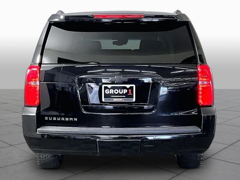 Used 2020 Chevrolet Suburban LT RWD image 5
