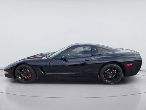 Used 2004 Chevrolet Corvette Coupe w/ Preferred Equipment Group RWD image 5