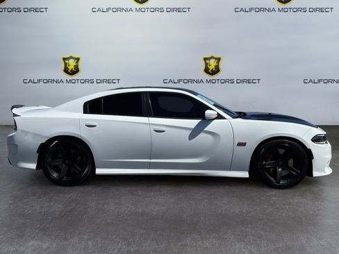 Used 2018 Dodge Charger SRT w/ Technology Group RWD image 6