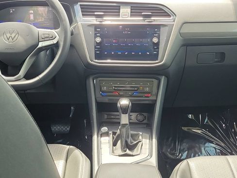 Used 2023 Volkswagen Tiguan SE FWD image 15