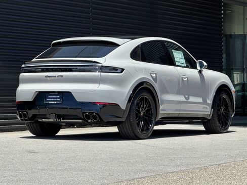 New 2026 Porsche Cayenne GTS AWD/4WD image 8