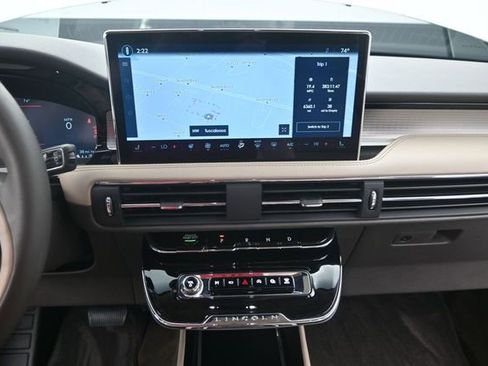 Used 2024 Lincoln Corsair AWD w/ Equipment Group 101A image 7