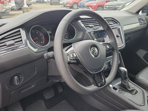 Used 2021 Volkswagen Tiguan SE image 19