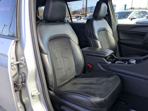 Used 2023 Jeep Grand Cherokee L Laredo image 32