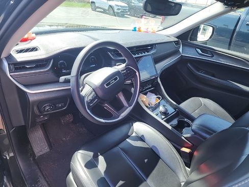 Used 2024 Jeep Grand Cherokee Limited w/ Trailer Tow Package AWD/4WD image 8