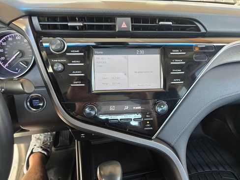 Used 2018 Toyota Camry SE image 25