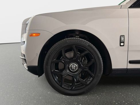 Used 2024 Rolls-Royce Cullinan Black Badge AWD/4WD image 23