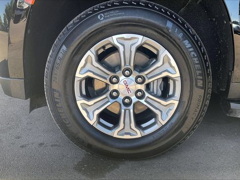 Used 2023 GMC Yukon XL SLE w/ Gmc Pro Safety Plus Package AWD/4WD image 23