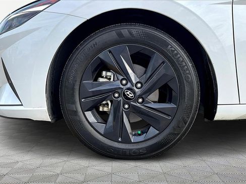 Used 2022 Hyundai Elantra SEL w/ Cargo Package image 9