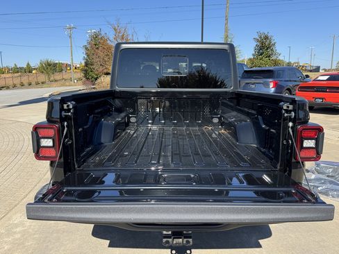New 2025 Jeep Gladiator Rubicon w/ Safety Group image 22