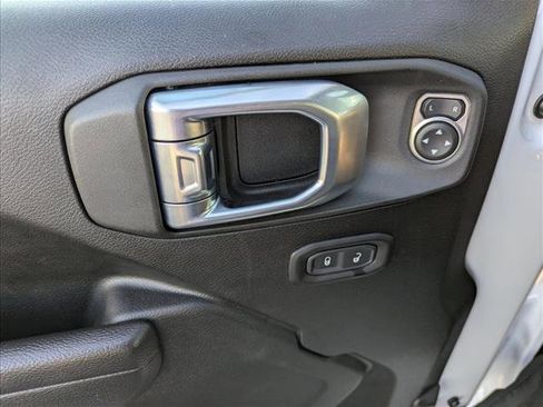 Used 2022 Jeep Wrangler Unlimited Rubicon image 9