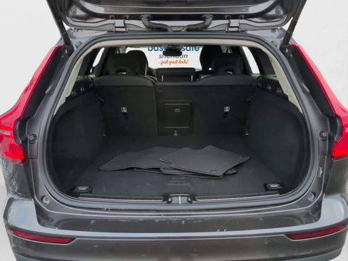 Used 2025 Volvo V60 B5 Cross Country Plus image 19