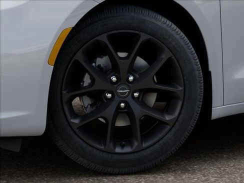 New 2025 Chrysler Pacifica Limited FWD image 8