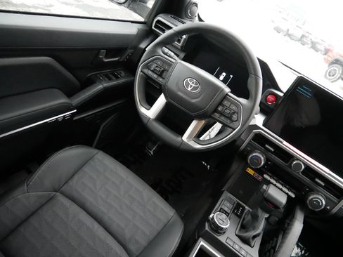 Certified 2025 Toyota 4Runner TRD Off-Road Premium image 9