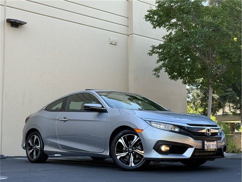 Used 2017 Honda Civic Touring image 28
